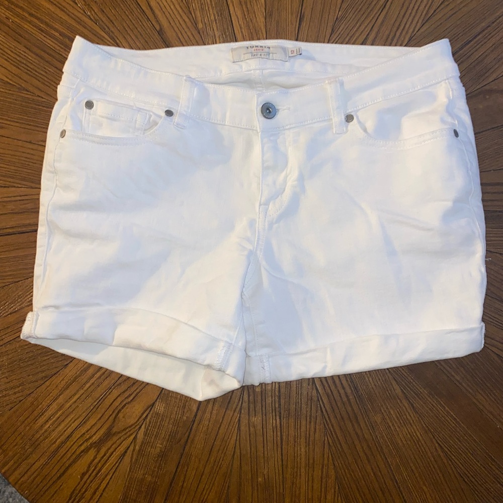 Torrid white denim shorts size 12